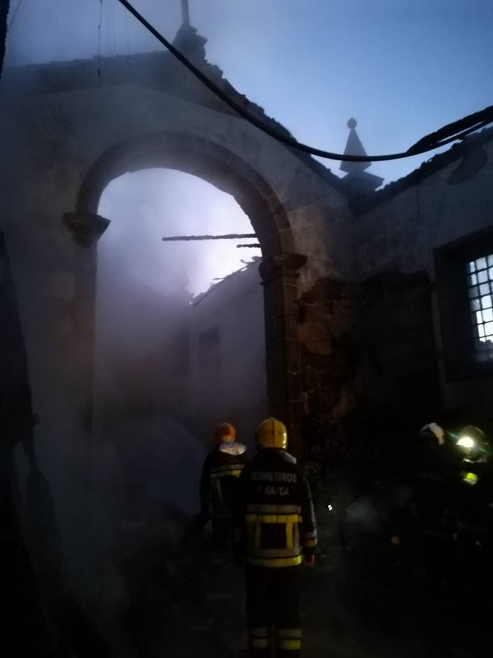 Incêndio destrói igreja em Ponte da Barca