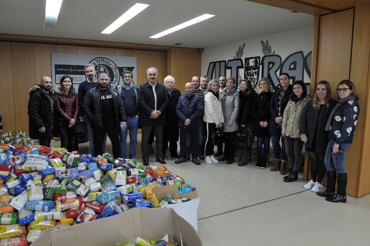 Vitória SC angaria mais de três toneladas de alimentos para nove instituições