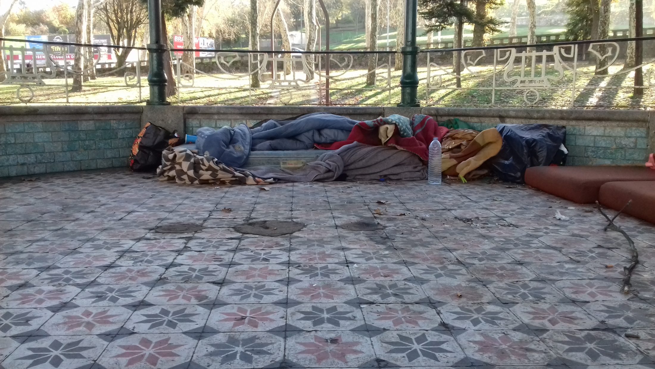 Coreto dá abrigo a sem teto