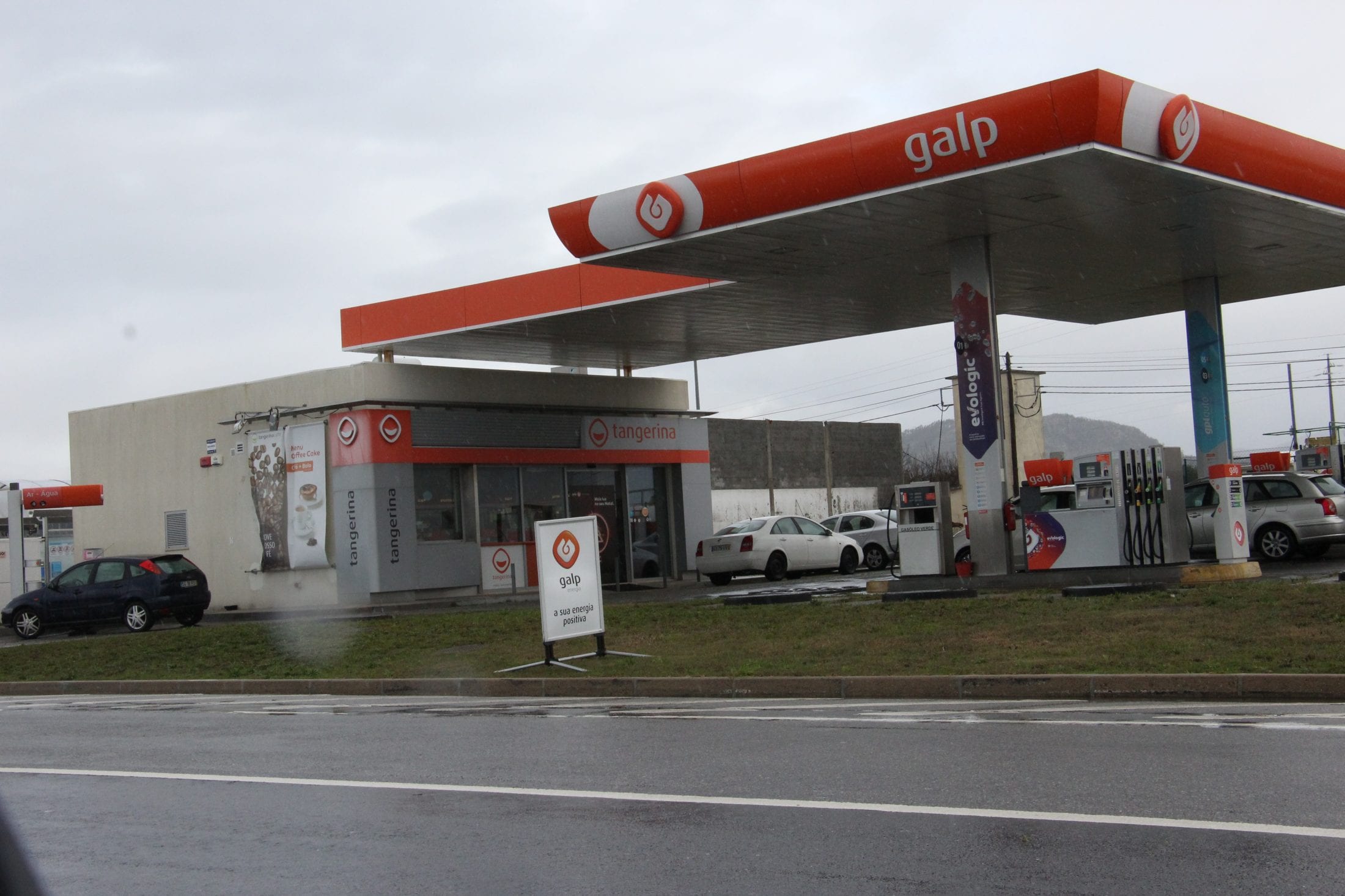 Assalto a estação de serviço rende 14 mil euros