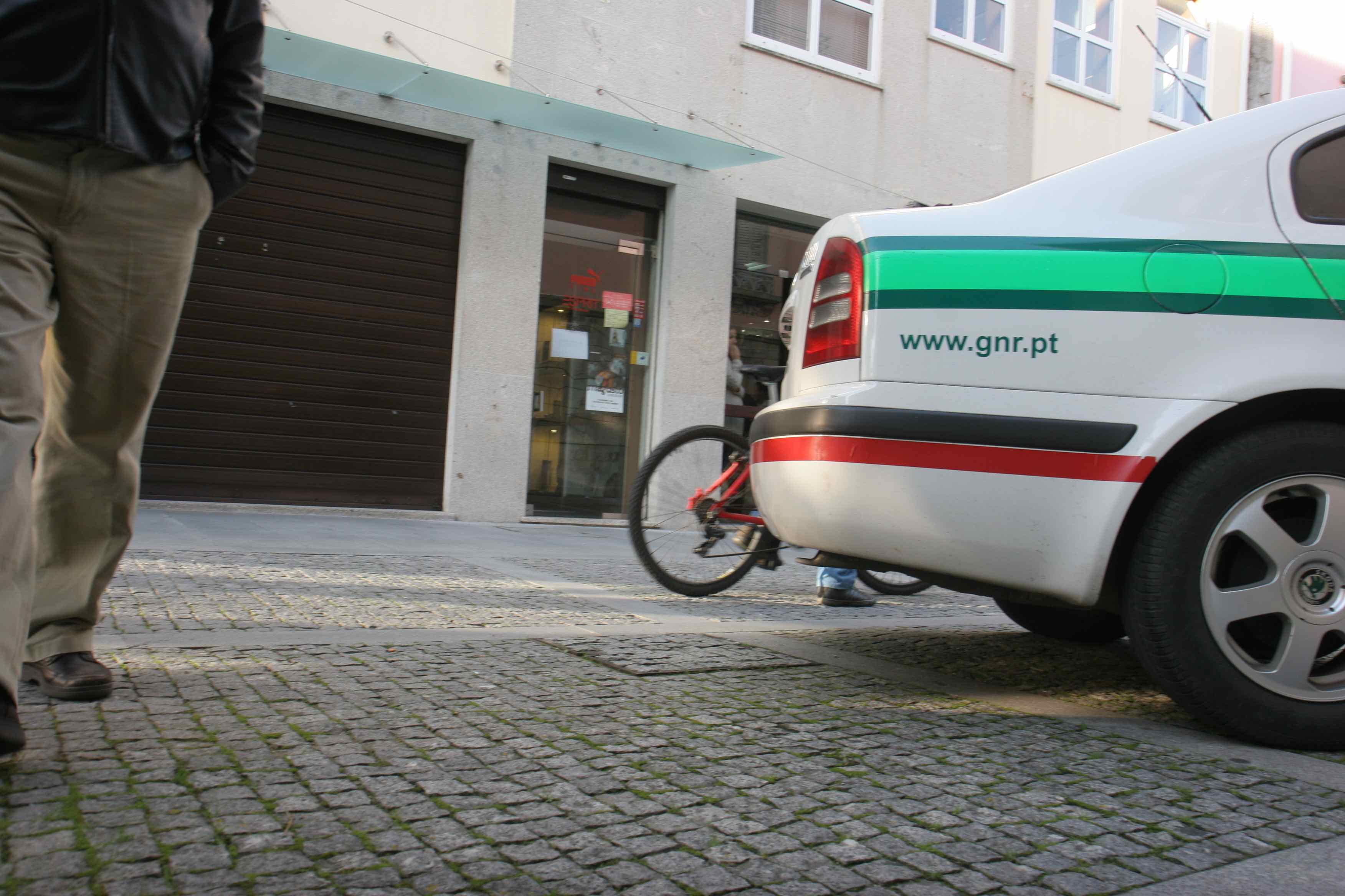 Máquinas de tabaco furtadas de quatro pastelarias ao longo da EN101