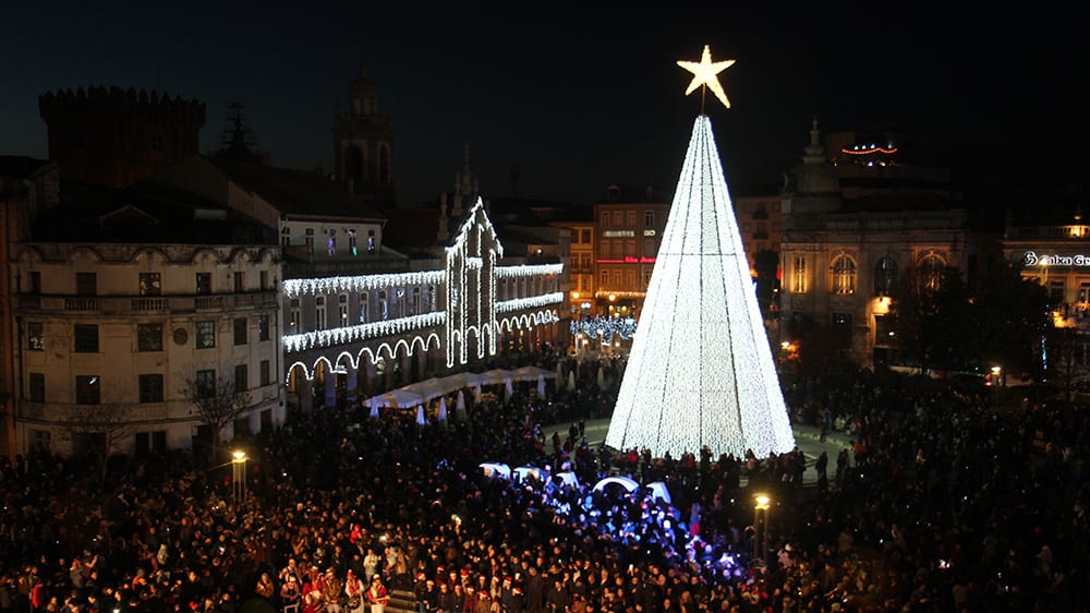 Milhares viram acender as luzes de Natal