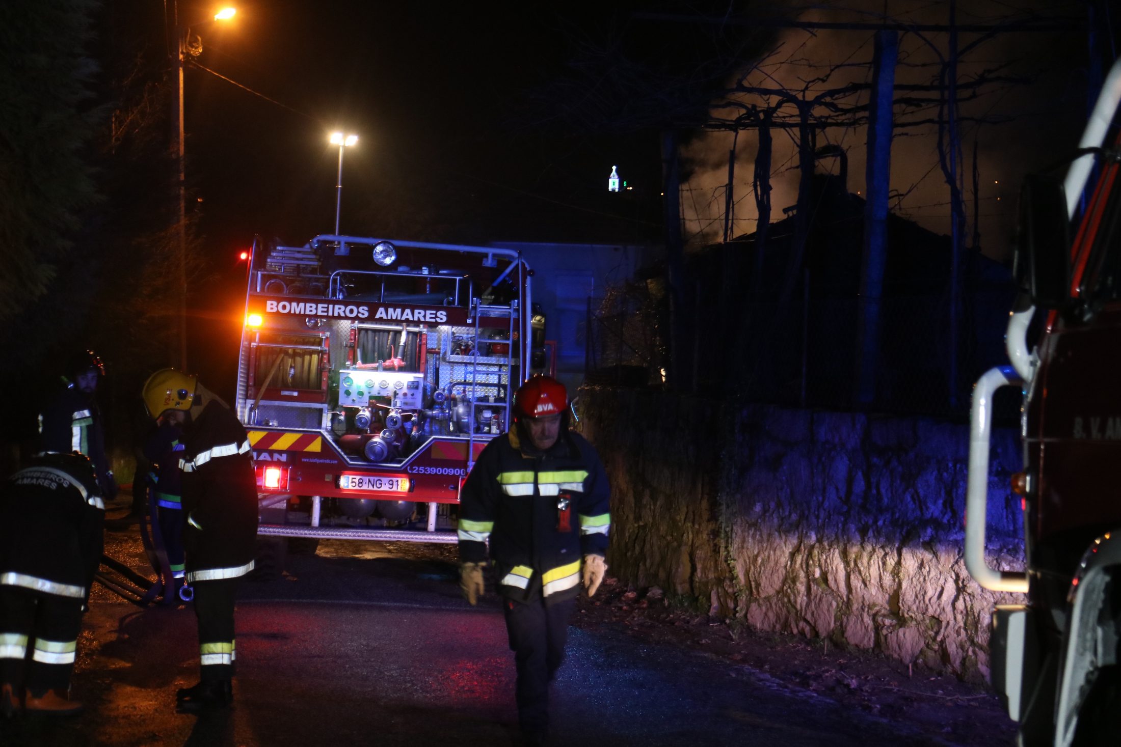 Bombeiros de Amares falam em explosão na casa que vitimou idoso