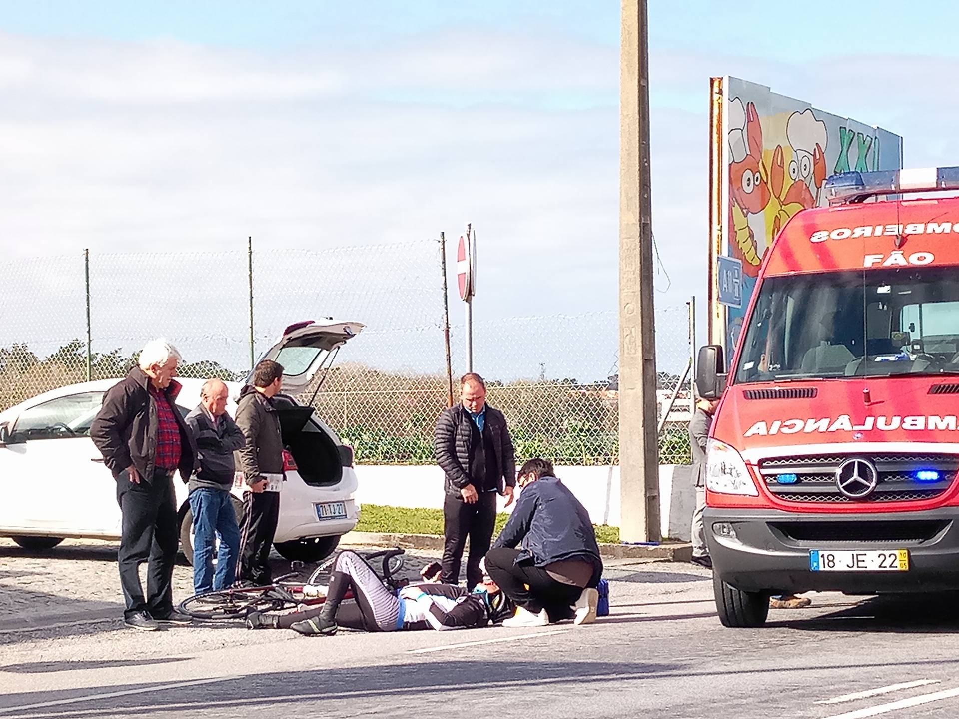 Ciclista em estado grave depois de colisão com carro na EN13