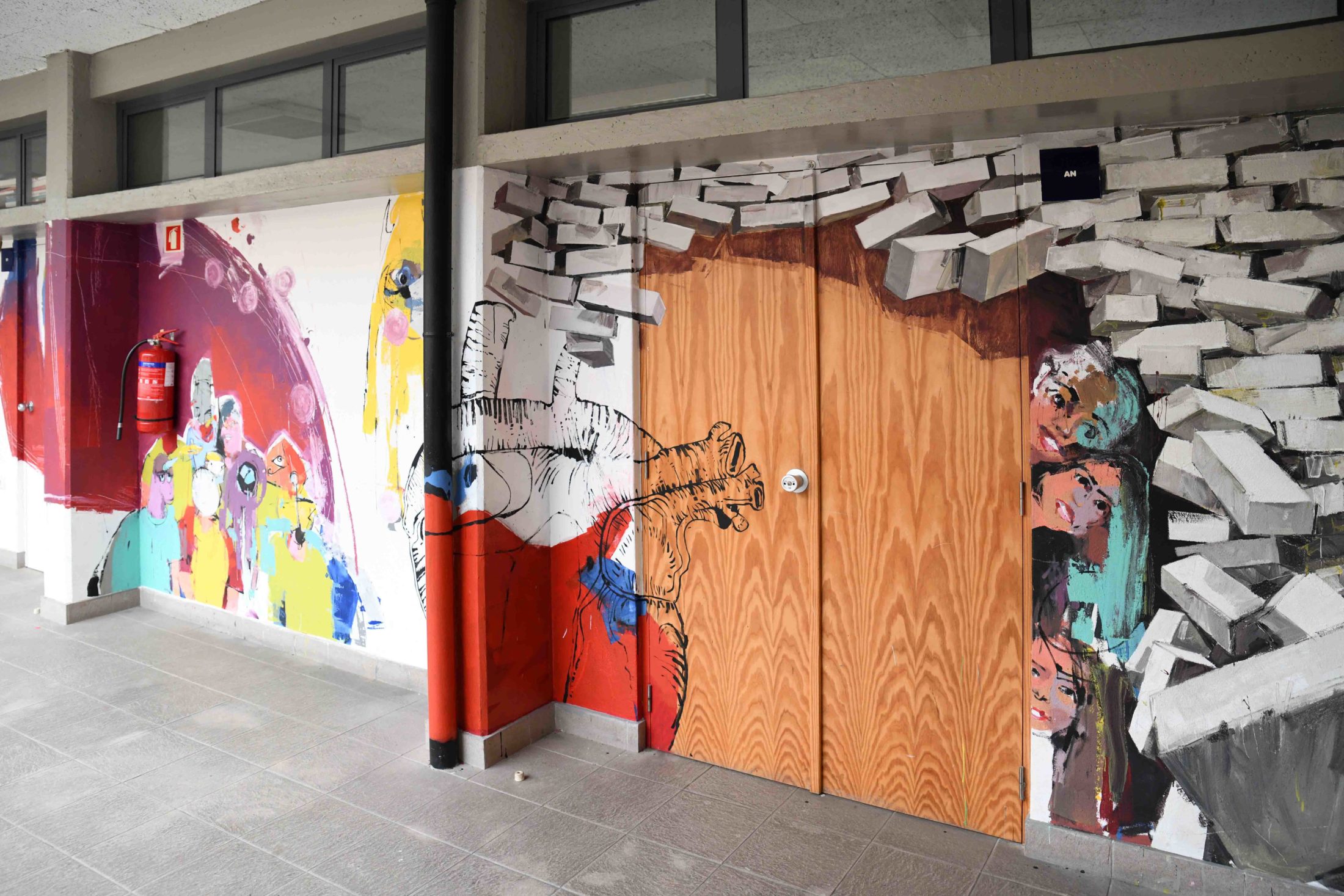 Secundária de Joane e o artista Martinho Dias partilharam pintura de mural