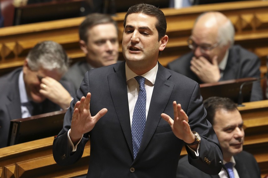 Hugo Soares anuncia eleições para "eleger uma nova direção parlamentar"