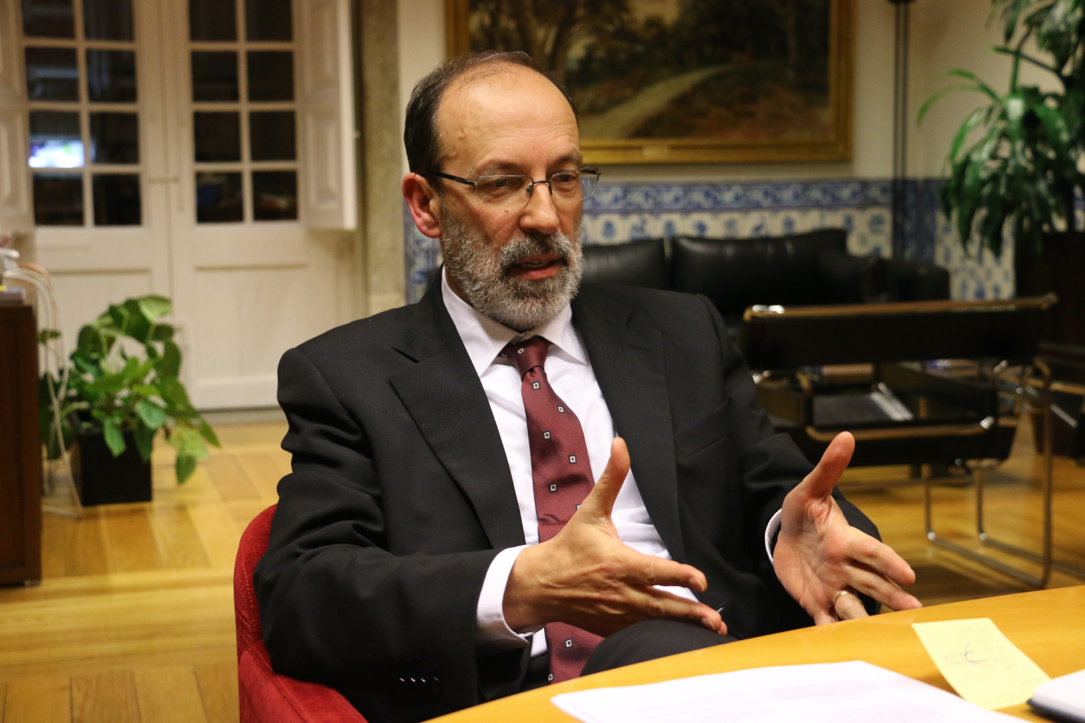 Reitor da UMinho afirma que regulamento permite contratos de docentes sem remuneração