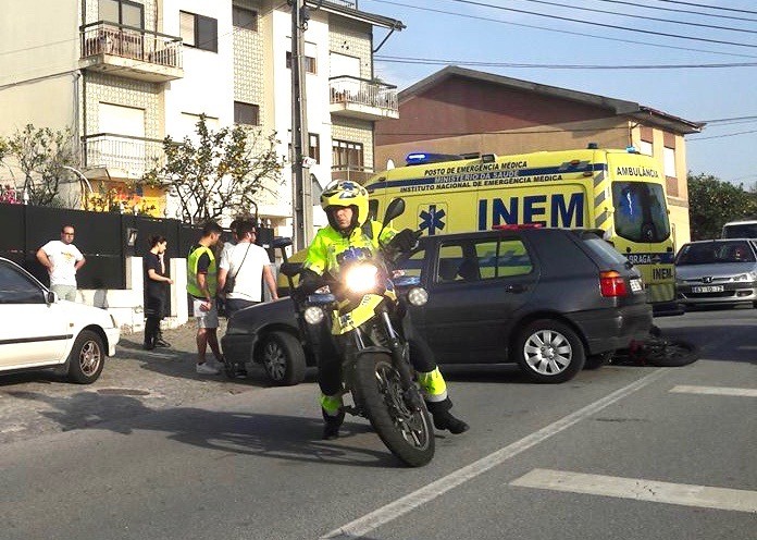 Motociclista ferido em colisão com carro em Lomar