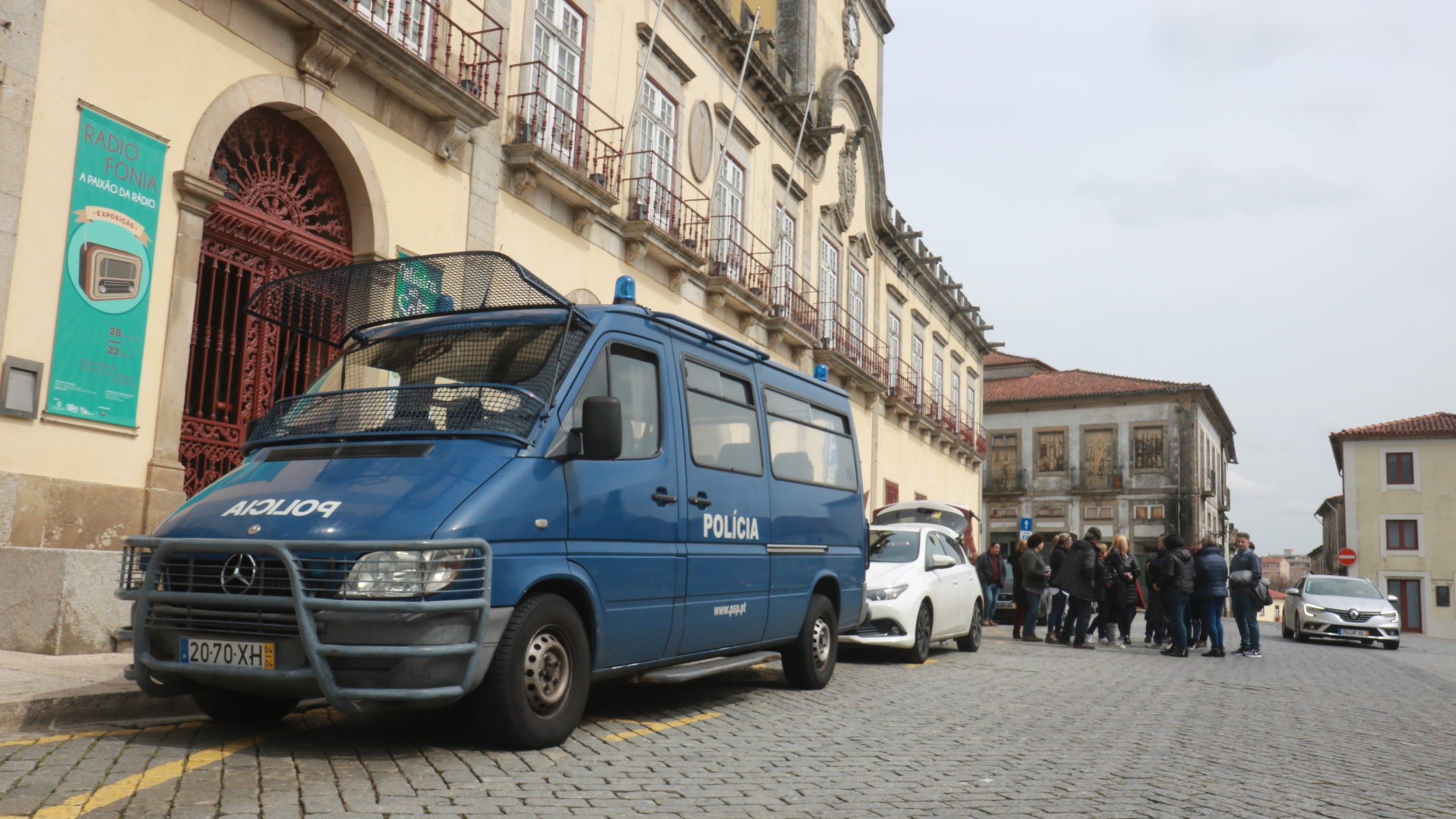 ? Feirantes em protesto contra "mudanças" no corredor de segurança da Feira de Barcelos