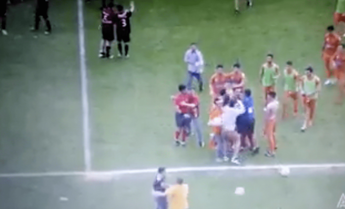 ? Final do Campeonato Nacional Universitário de futebol terminou com perseguição e agressões aos árbitros