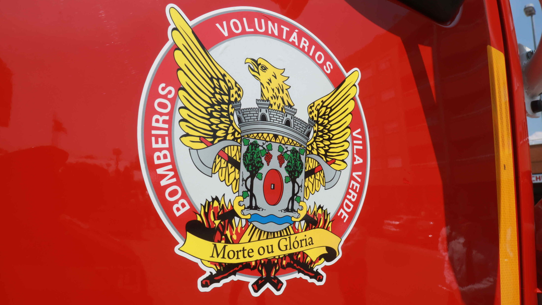 Bombeiro de Vila Verde vítima de queimaduras após explosão durante combate a incêndio