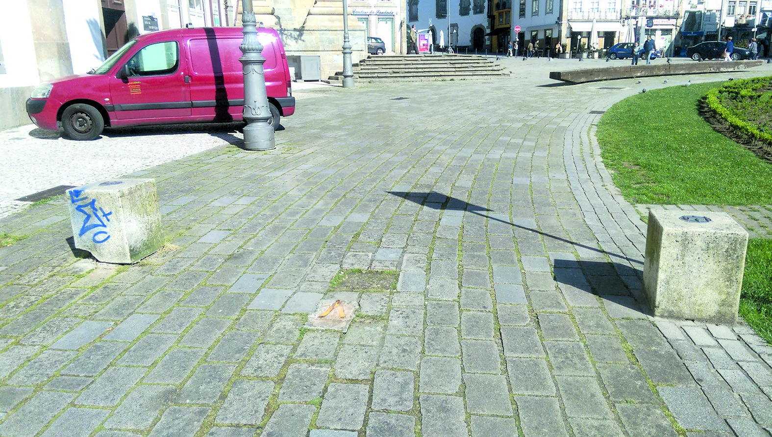 Sem o pilarete... é entrada livre!