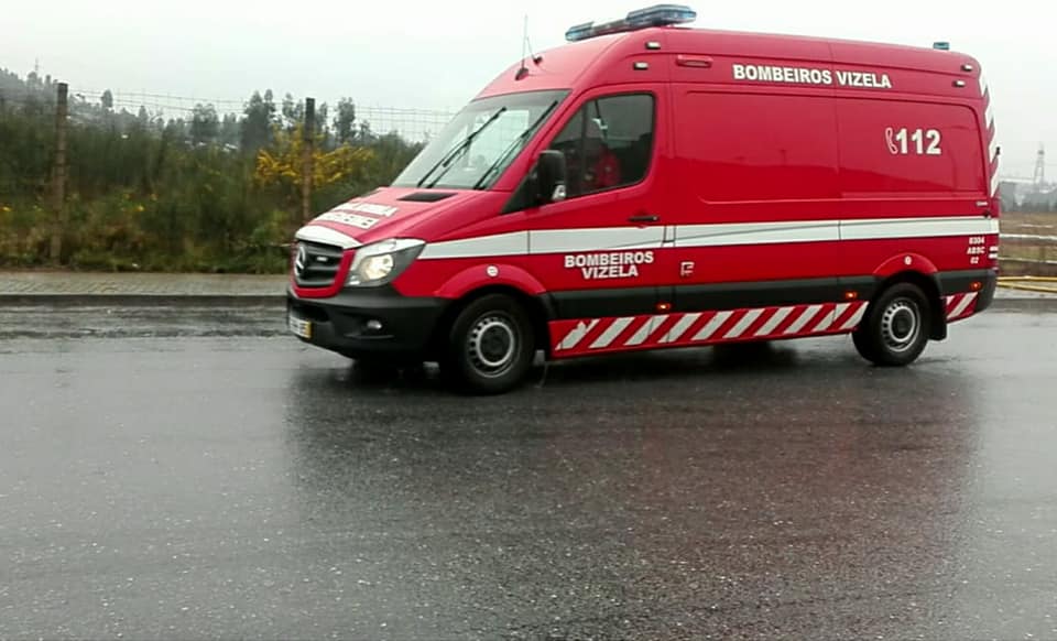 Duas crianças feridas em colisão