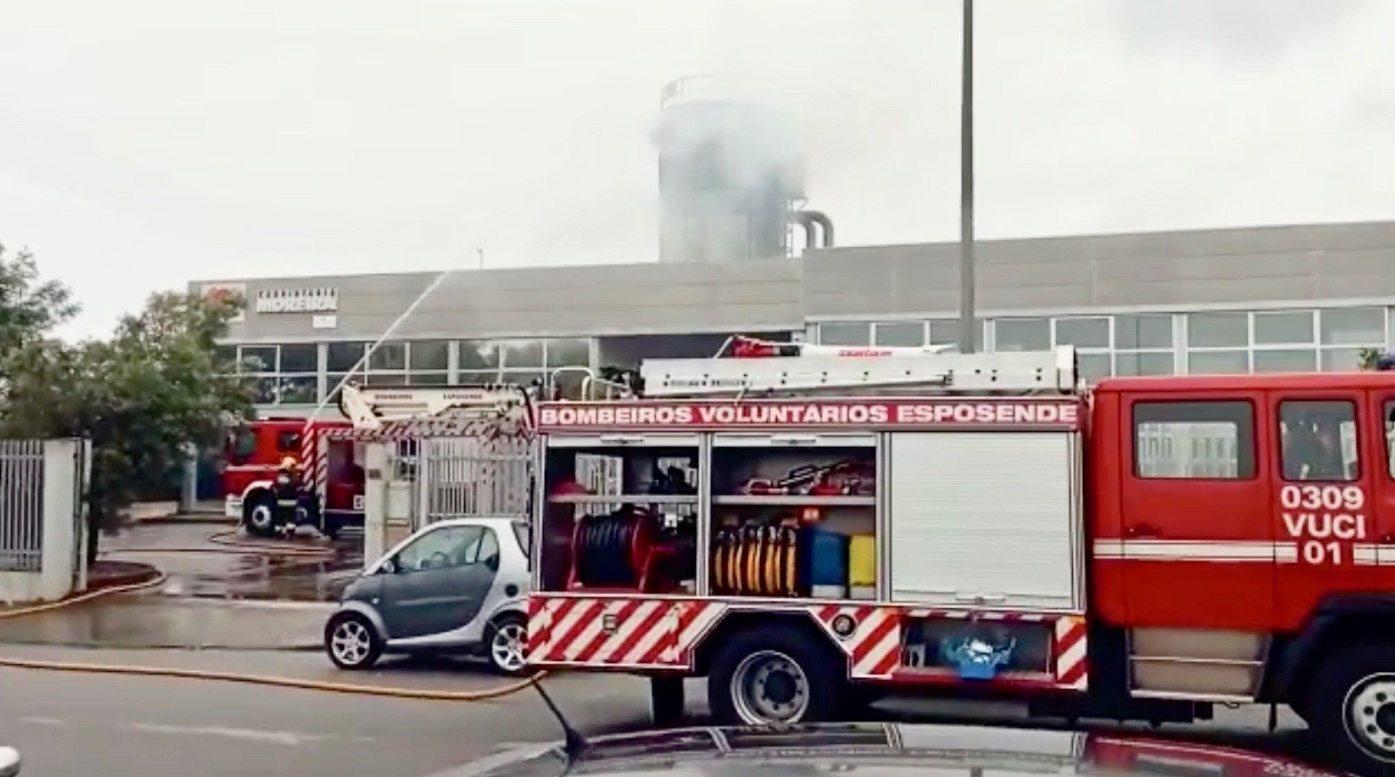 Incêndio consome empresa de componentes de automóvel em Esposende