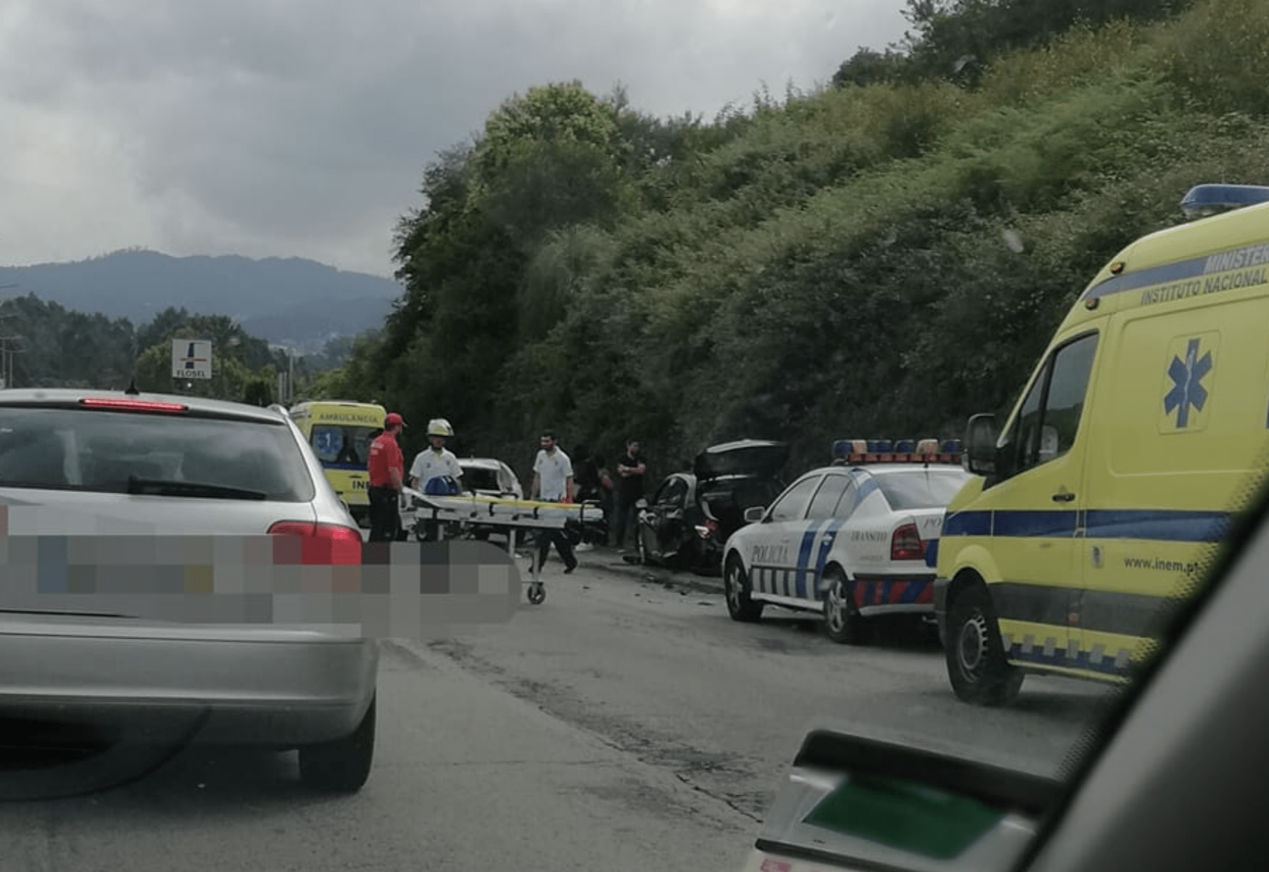 ? Cinco feridos em "carambola" de carros na Circular Urbana de Braga