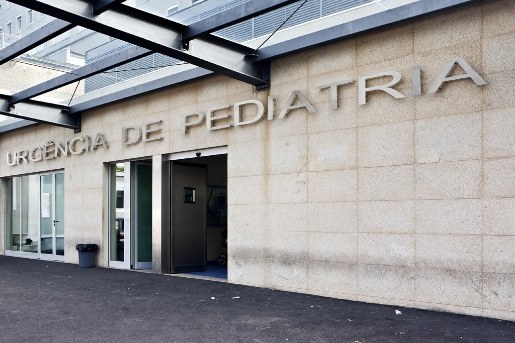 Rapaz sofre amputação de mão com rachador de lenha