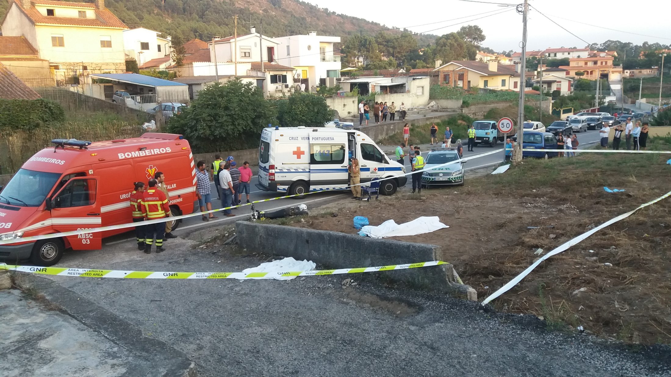 Homem morre na EN13 em acidente de mota