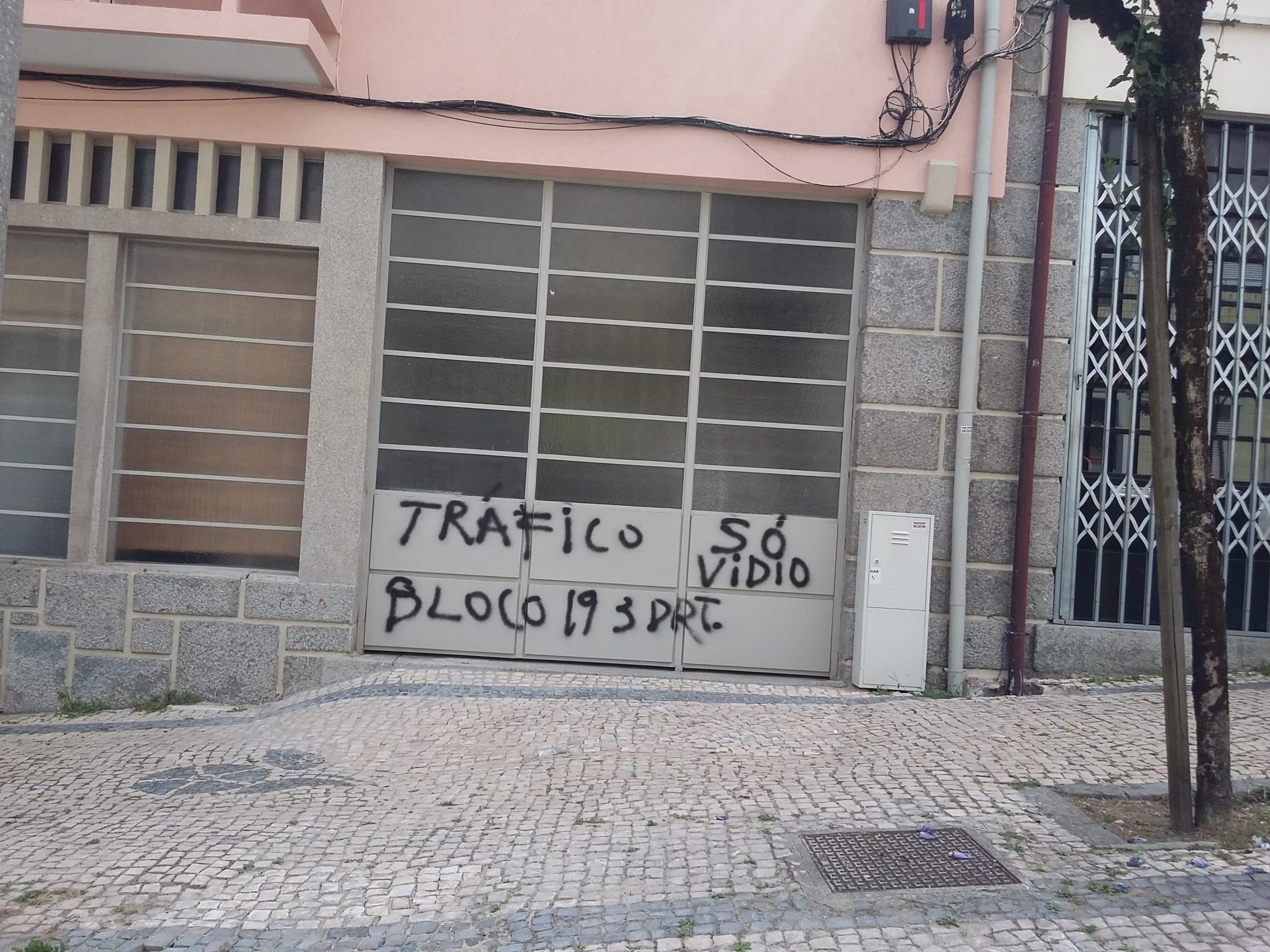 Vandalismo "pinta" paredes de algumas ruas de Braga