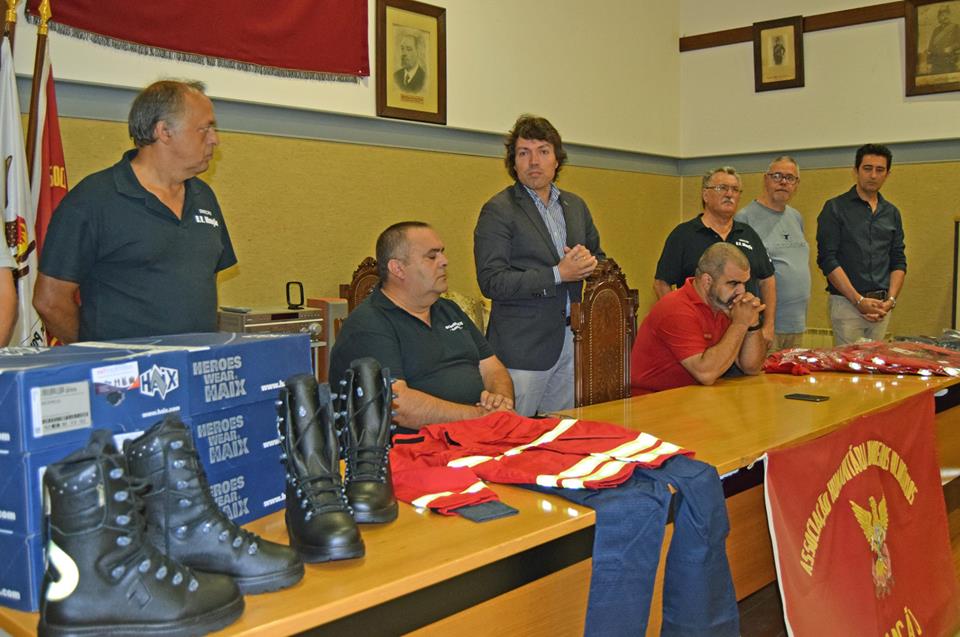 Bombeiros com 50 novos fatos de proteção individual