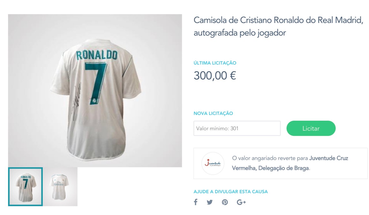 Cristiano Ronaldo doa camisola à Cruz Vermelha de Braga para leilão