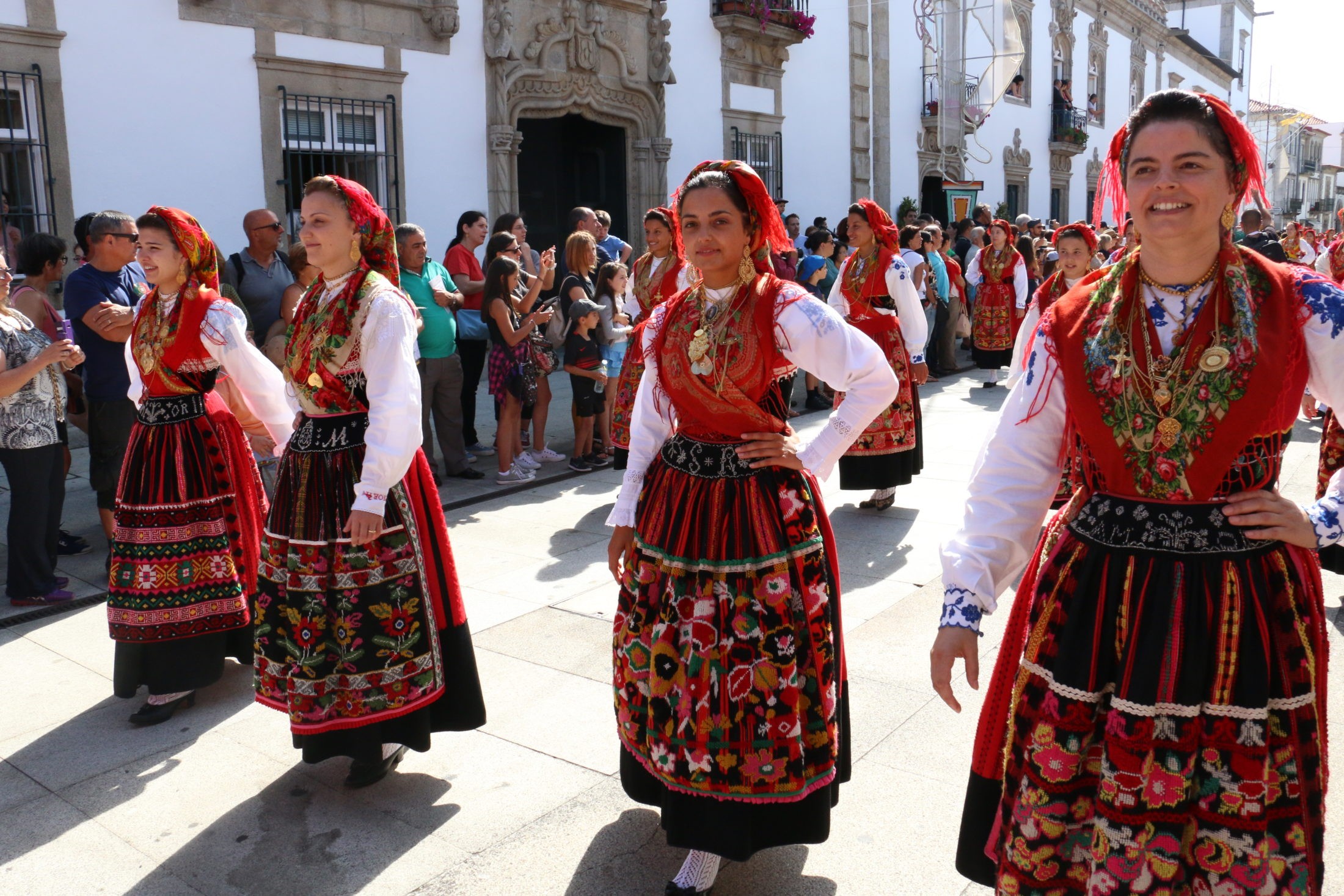 Desfile de mais de 630 mordomas abre hoje quatro dias de Romaria d’Agonia