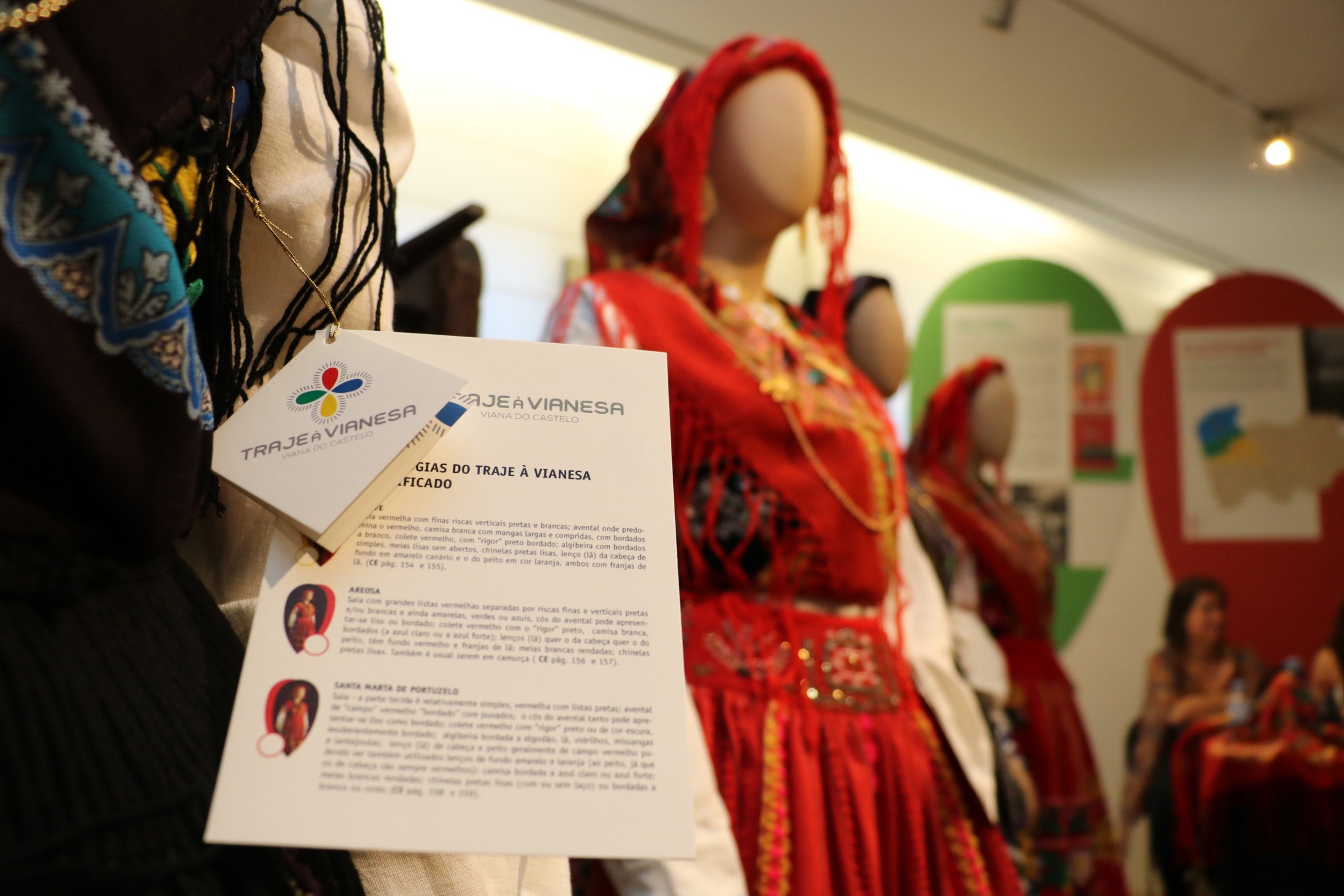 ? Etiquetas certificam primeiros Trajes à Vianesa rumo ao Património Nacional