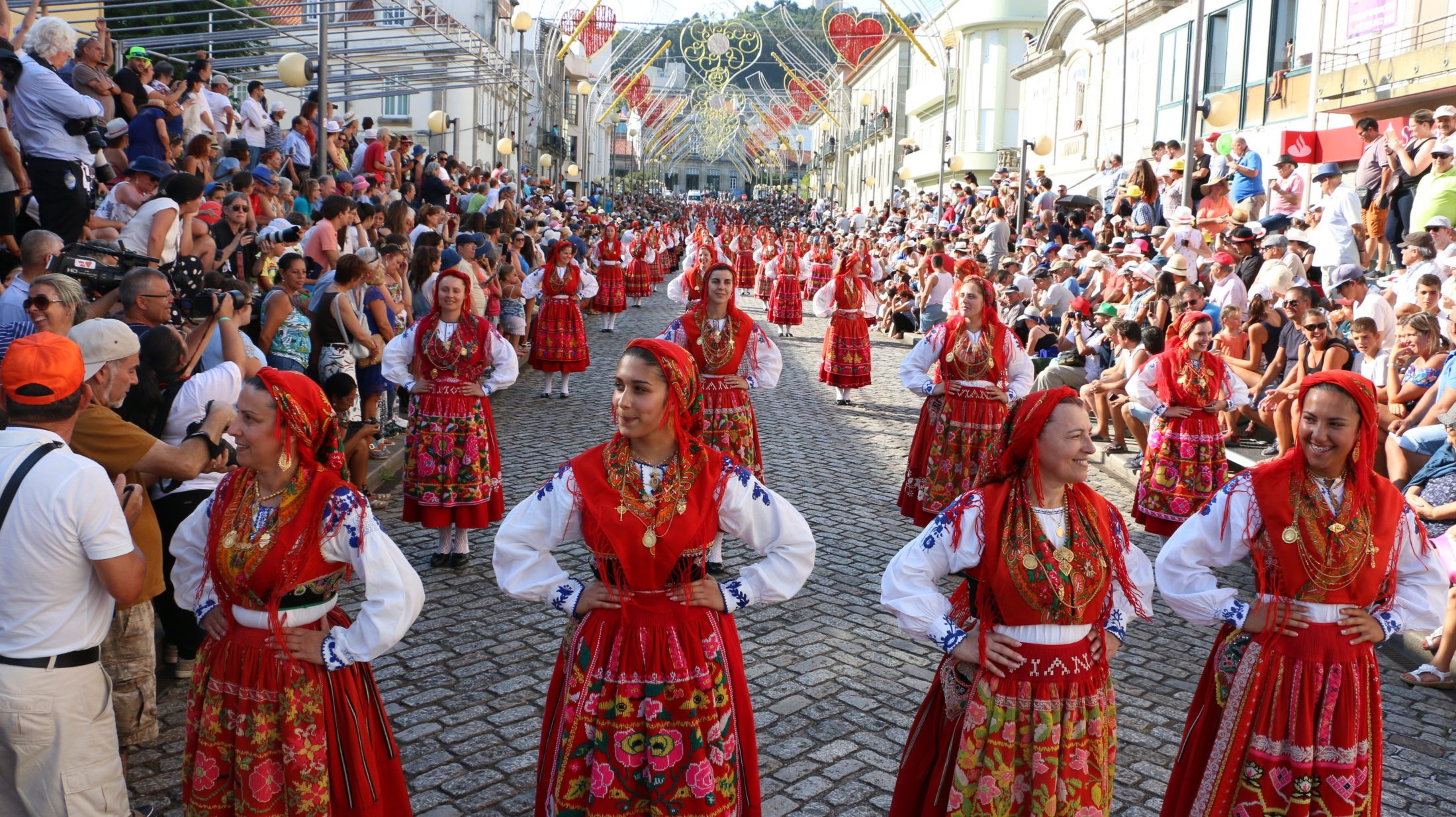 Desfile da Mordomia de Viana é um hino à filigrana
