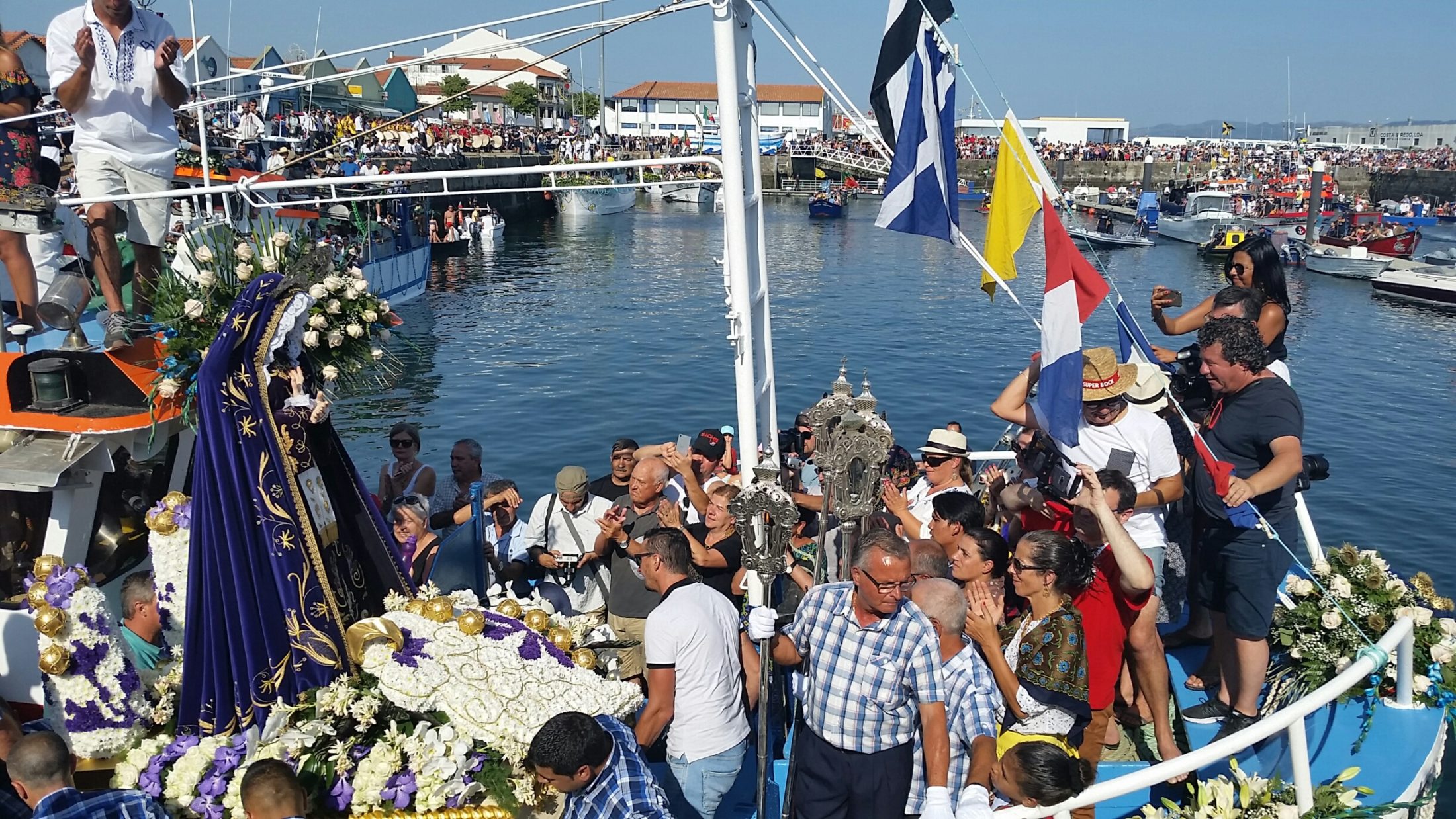 Viana honra fundadores da Procissão ao Mar