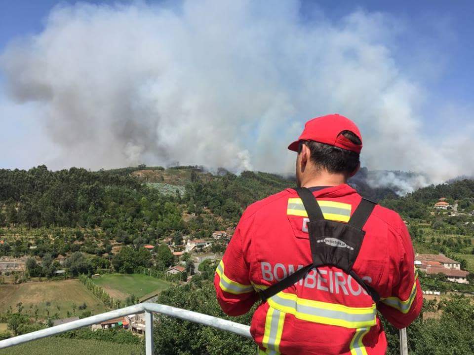 Quatro concelhos estão hoje em risco máximo de incêndio