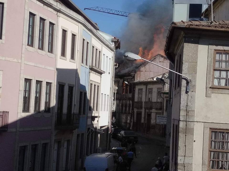 ?/? Incêndio em prédio na Rua do Carvalhal
