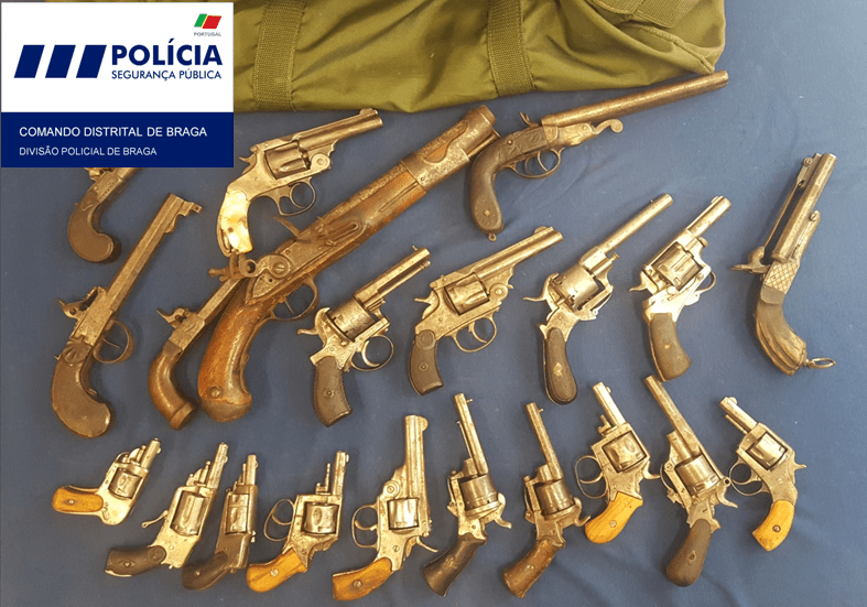PSP de Barcelos foi à Apúlia apreender 15 revólveres e seis pistolas