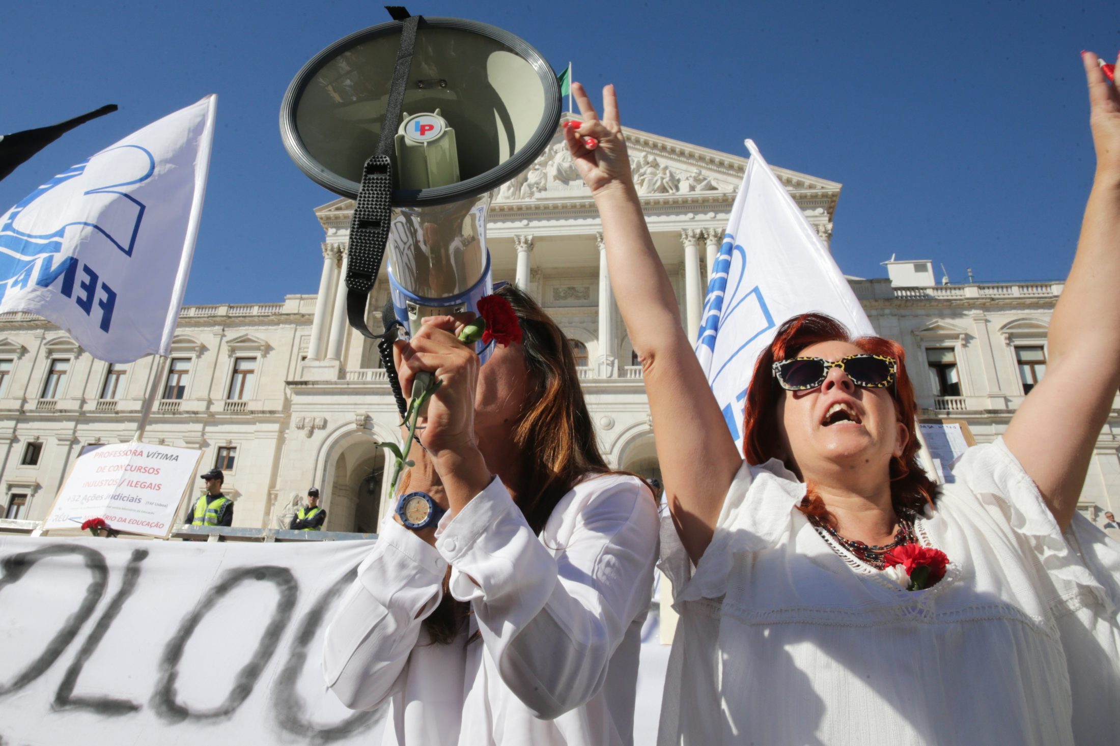 Professores fazem greve a 18 de novembro