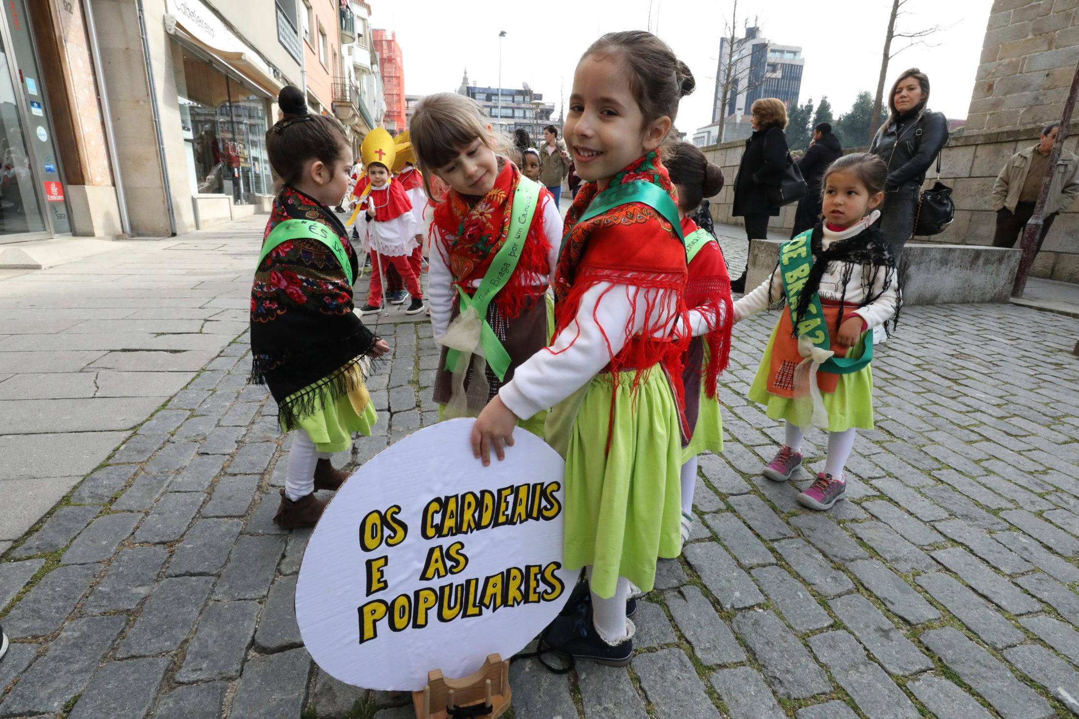 Crianças da Associação Creche de Braga desfilaram pelo centro de Braga
