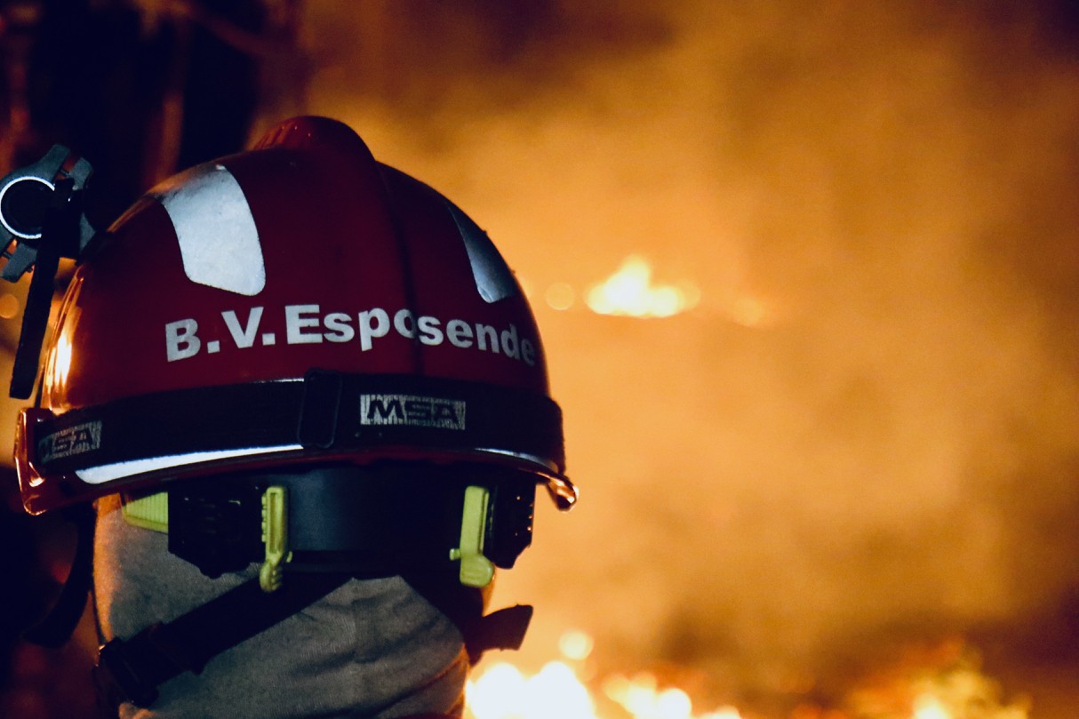 ? BV Esposende combatem incêndio em Palmeira de Faro