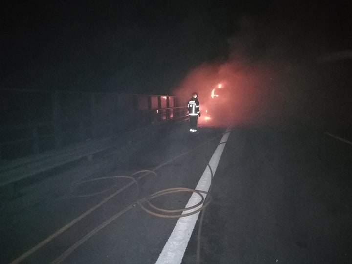 Incêndio em carrinha na A28 em Esposende