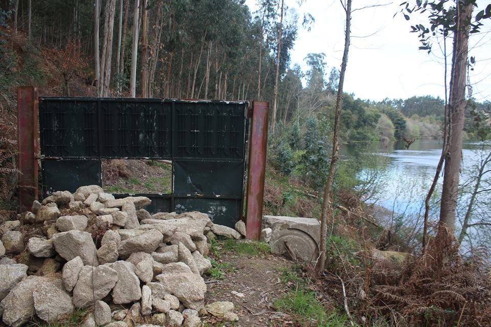 "Barca" denuncia portão em ferro a tapar margem do rio Cávado