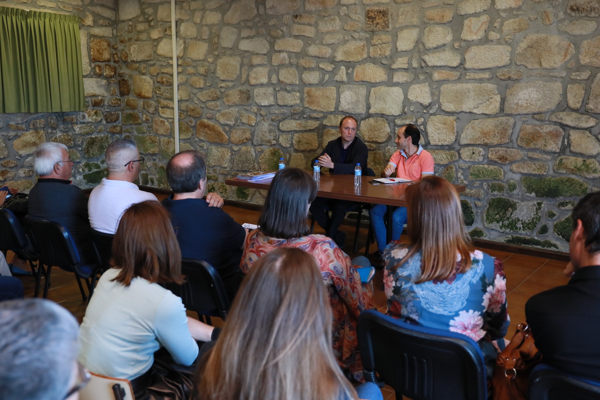 Certificação do bordado de crivo em fase final