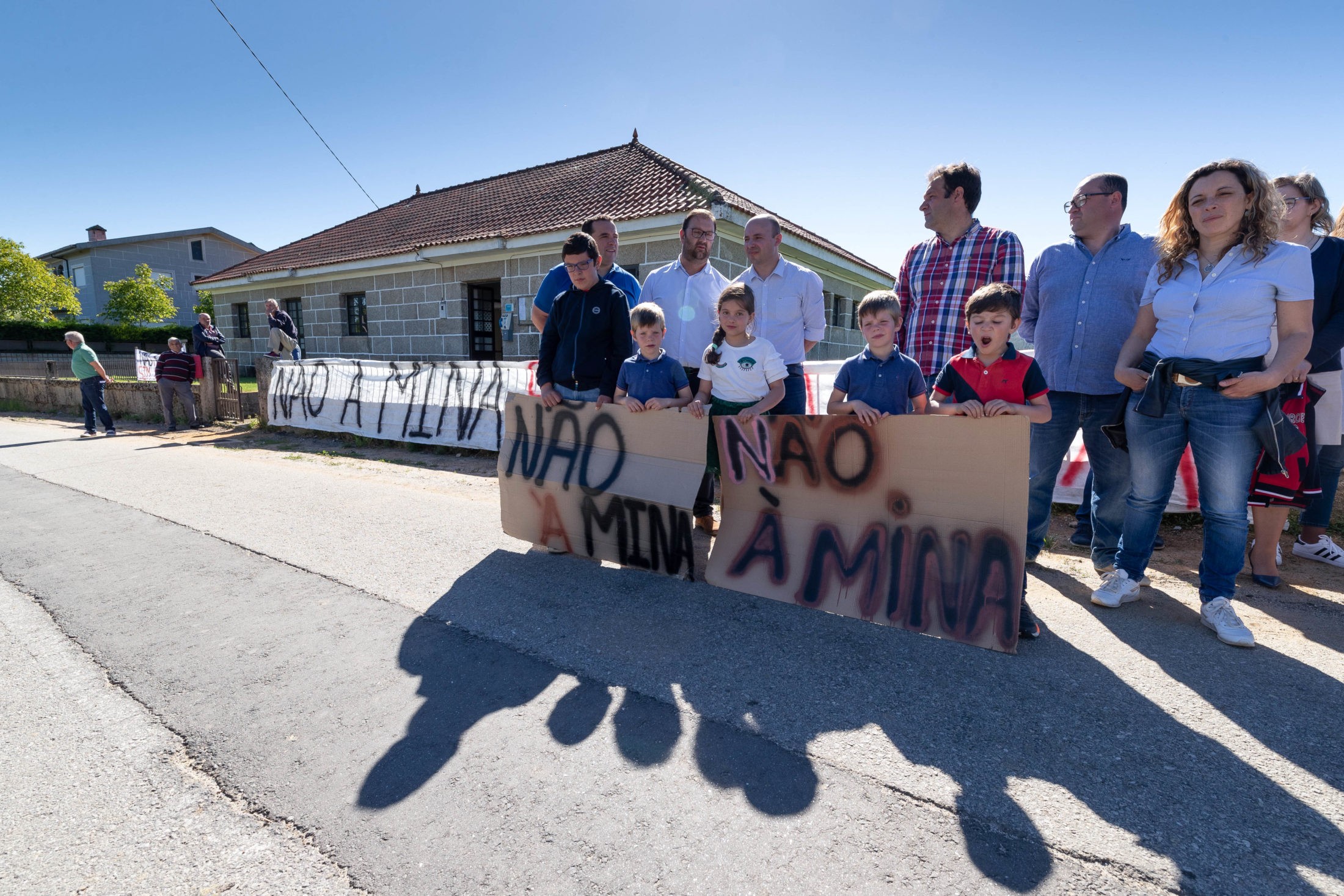 Afluência de 11,56% até às 12h00, com voto de protesto em Montalegre