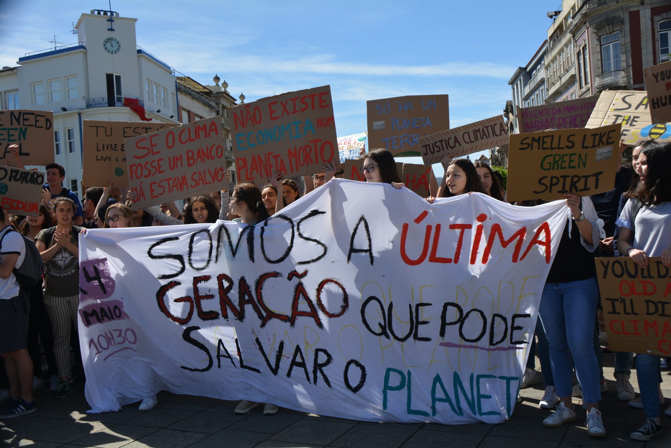 Manifestantes em Braga lamentam aproveitamento político do protesto contra o clima