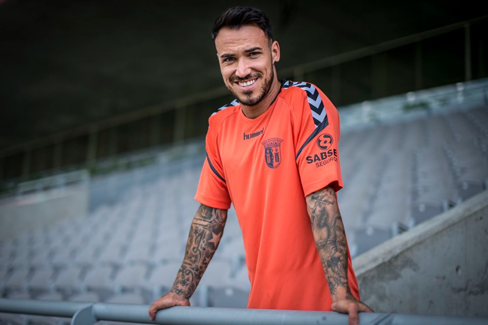 Diogo Viana rescinde e Bruno Xadas emprestado ao Mouscron