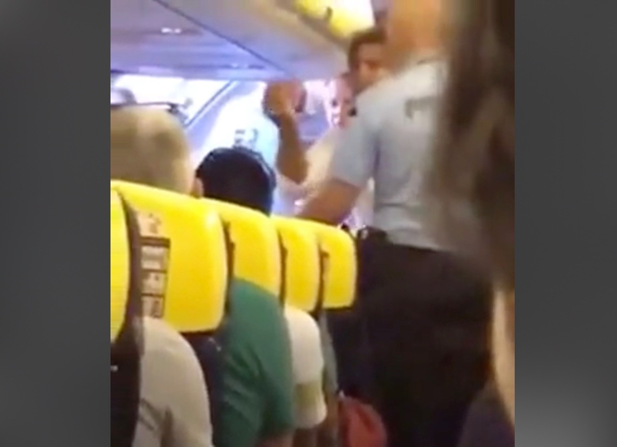 ? Sá Pinto expulso de avião pela PSP