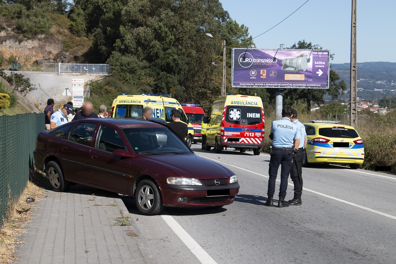 Um ferido grave entre as cinco vítimas de colisão frontal em Braga