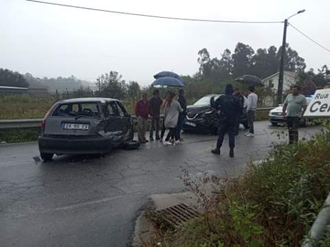 Um ferido grave após despiste seguido de colisão na Ucha