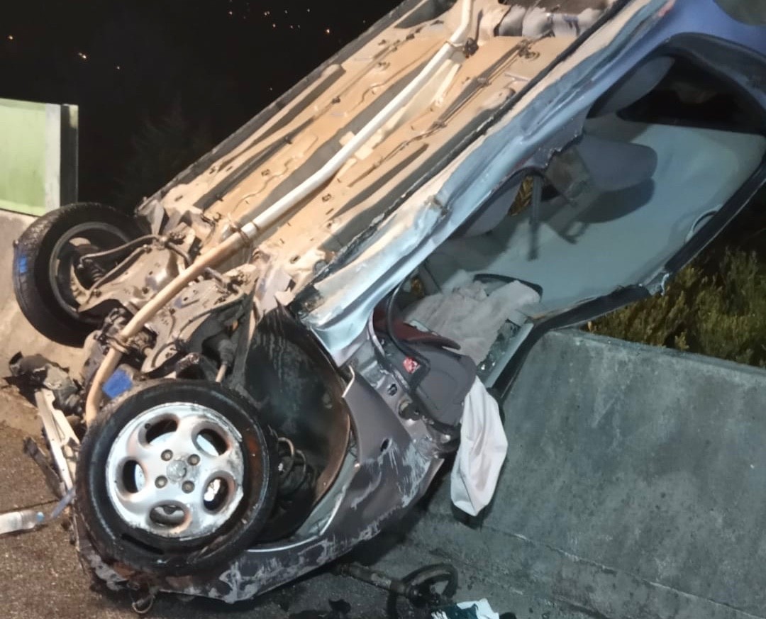 Despiste seguido de capotamento faz um morto na A27