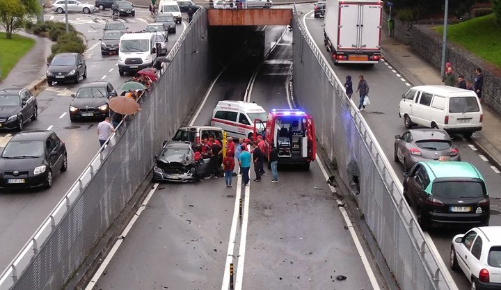 Um ferido em acidente num túnel na cidade de Famalicão
