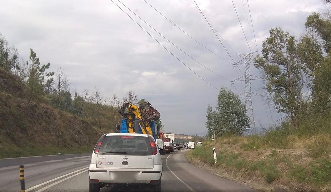 Colisão entre ciclista e carro faz uma vítima na EN103