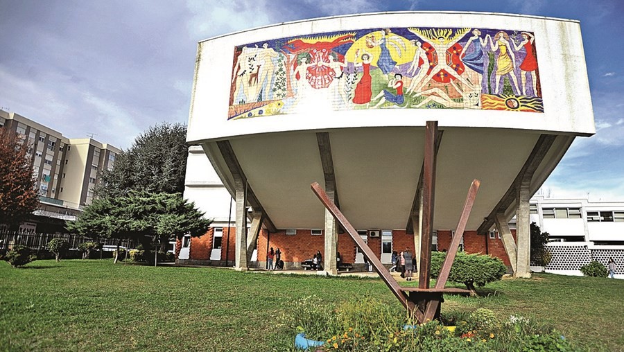Falta de funcionários adia arranque das aulas na Gulbenkian em Braga