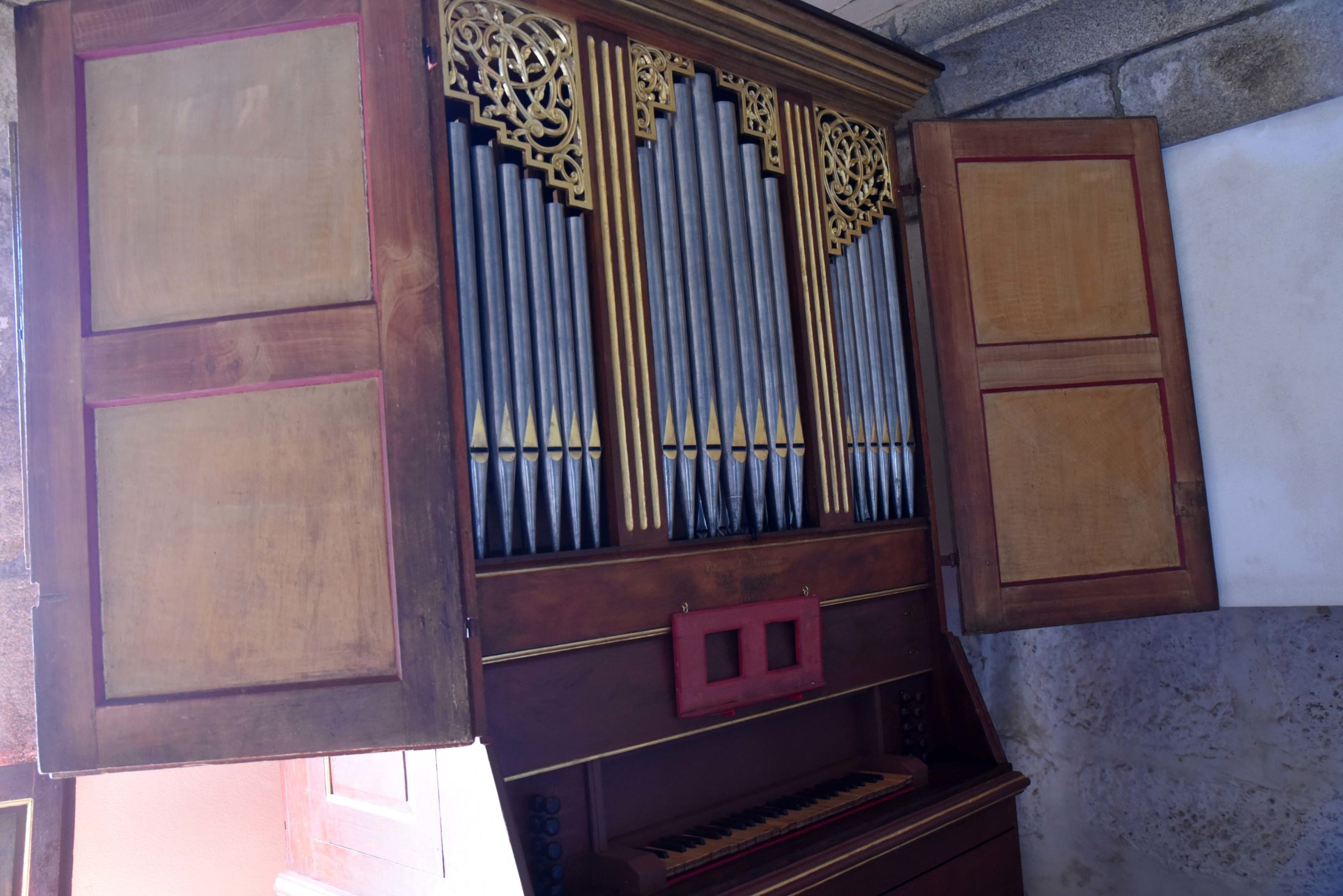 Órgão do século XIX volta a tocar na igreja de Telhado em Famalicão