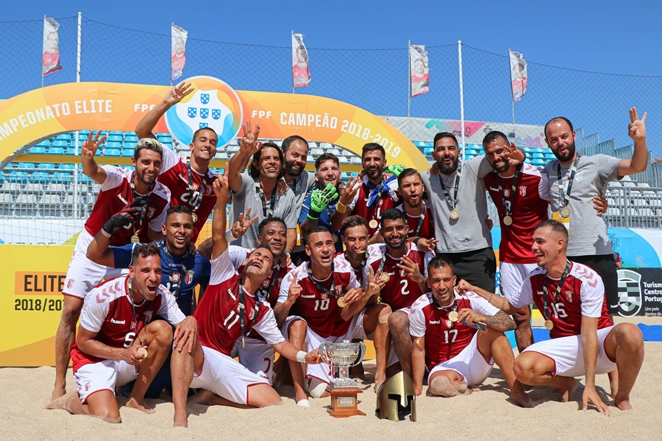 Campeão de futebol de praia encontrado através de uma "final four"