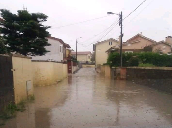 Pais ameaçam fechar escola a cadeado em Esposende contra acesso que se tornou "piscina"